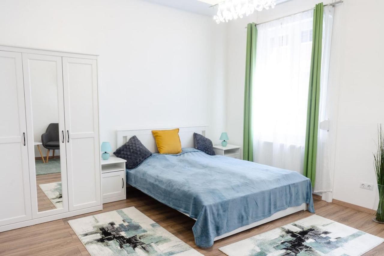 3 En Suit Bedroom Flat In The Main Centre For 6Ppl, 3Bdr,3Bthr,Ac Budapest Eksteriør billede