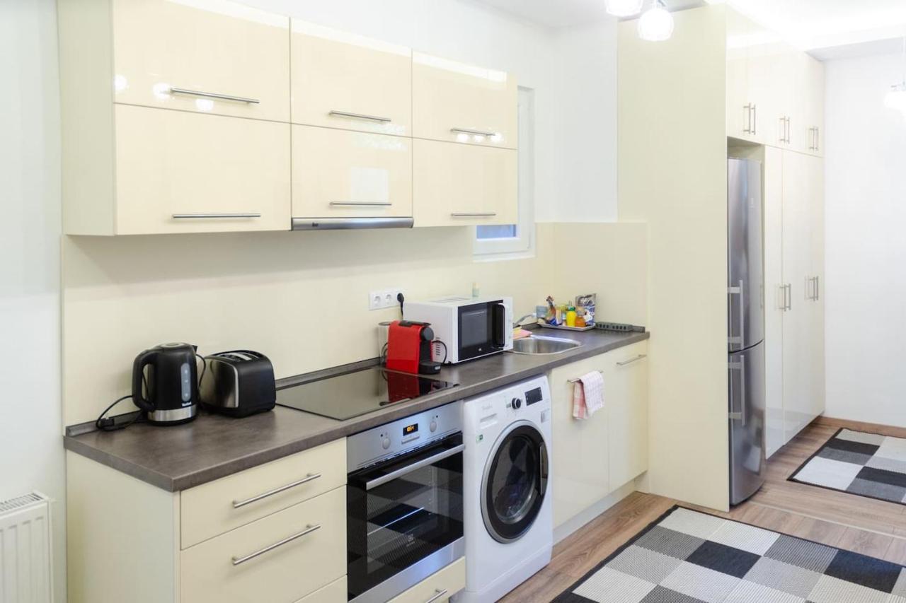 3 En Suit Bedroom Flat In The Main Centre For 6Ppl, 3Bdr,3Bthr,Ac Budapest Eksteriør billede